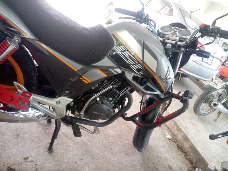 Honda CB 150F 2022 4