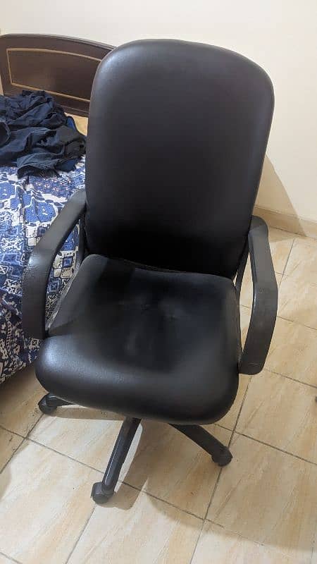 Comfortable Used Office Chair 3