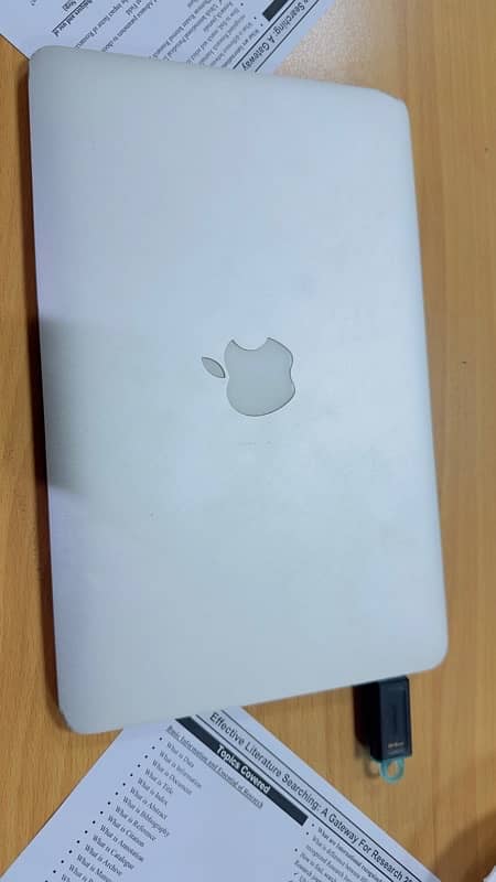 MacBook air (11 inch) early2014) 1