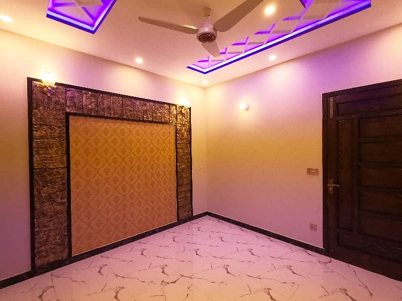 Brand New House Near Emporium And Shaukat Khanum 16