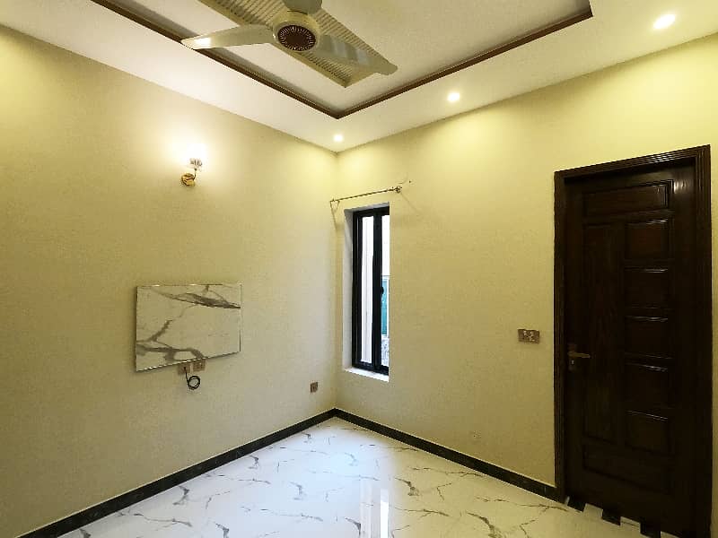 Brand New House Near Emporium And Shaukat Khanum 28