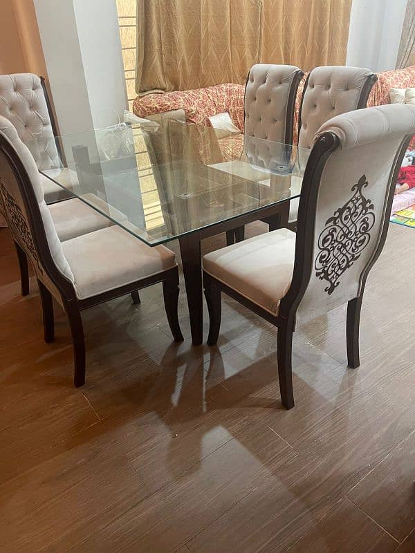 Glass top dining table with 6 offwhite chairs 2