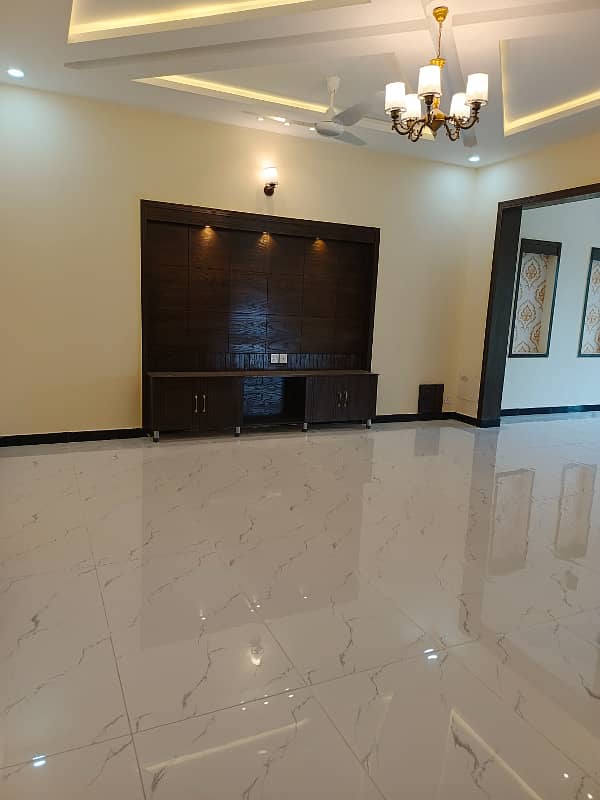 10 Marla Upper portion for rent in G-13 Islambad 4