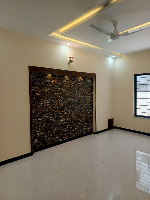 10 Marla Upper portion for rent in G-13 Islambad 6