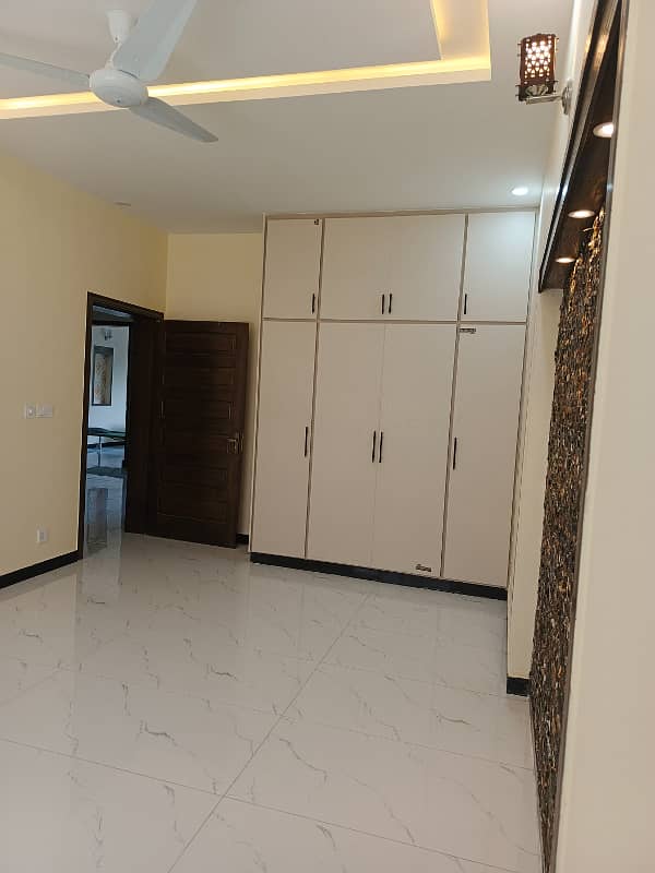 10 Marla Upper portion for rent in G-13 Islambad 7