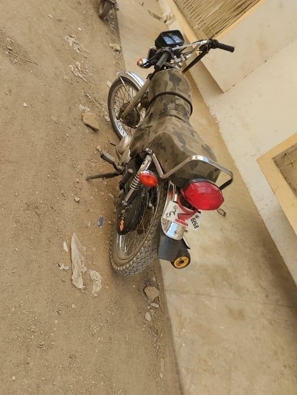 Honda CG 125 Model 2012 (Karachi Number) 4