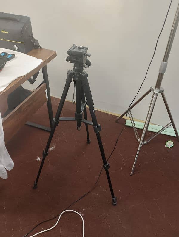 Canon 70d Camera, Soft box 1 pair, light stand SS 1 pair, Prof Tripod 14