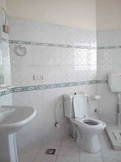 G11 40X80 Upper Portion For Rent 3 bed 3 bath marble flooring near park 0