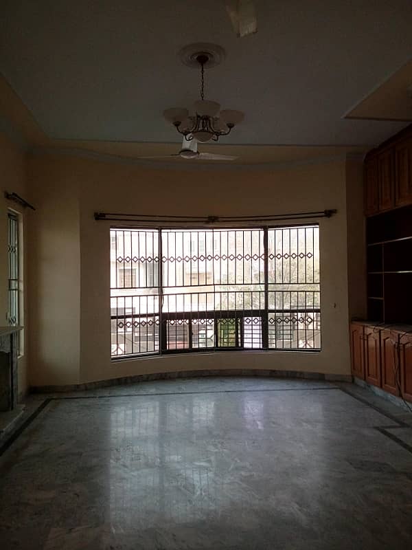 G11 40X80 Upper Portion For Rent 3 bed 3 bath marble flooring near park 1