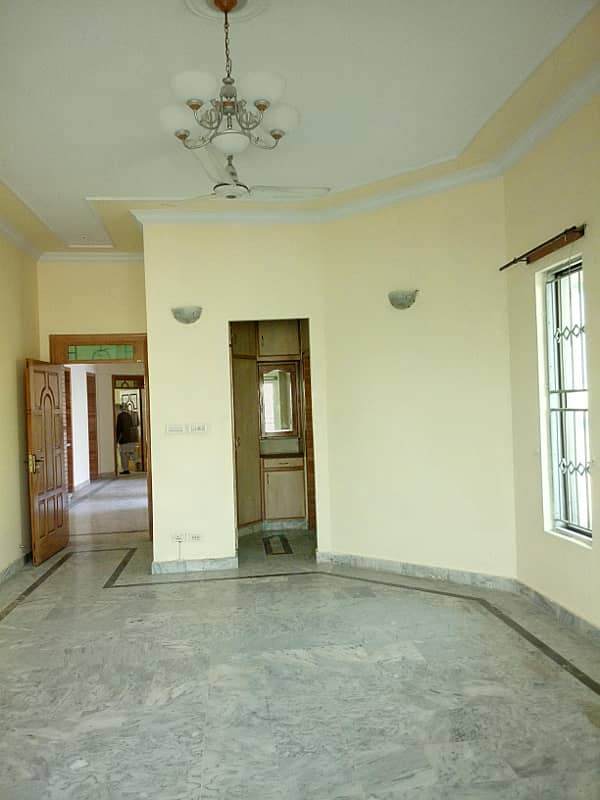 G11 40X80 Upper Portion For Rent 3 bed 3 bath marble flooring near park 2