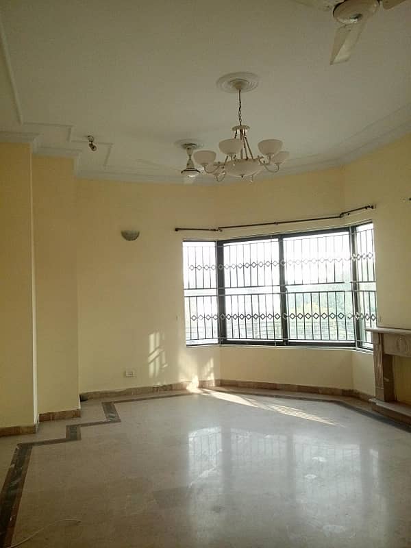 G11 40X80 Upper Portion For Rent 3 bed 3 bath marble flooring near park 3