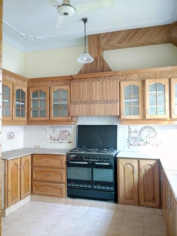 G11 40X80 Upper Portion For Rent 3 bed 3 bath marble flooring near park 6