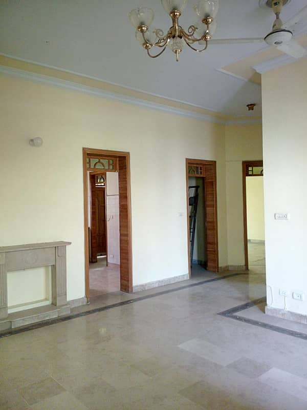 G11 40X80 Upper Portion For Rent 3 bed 3 bath marble flooring near park 7