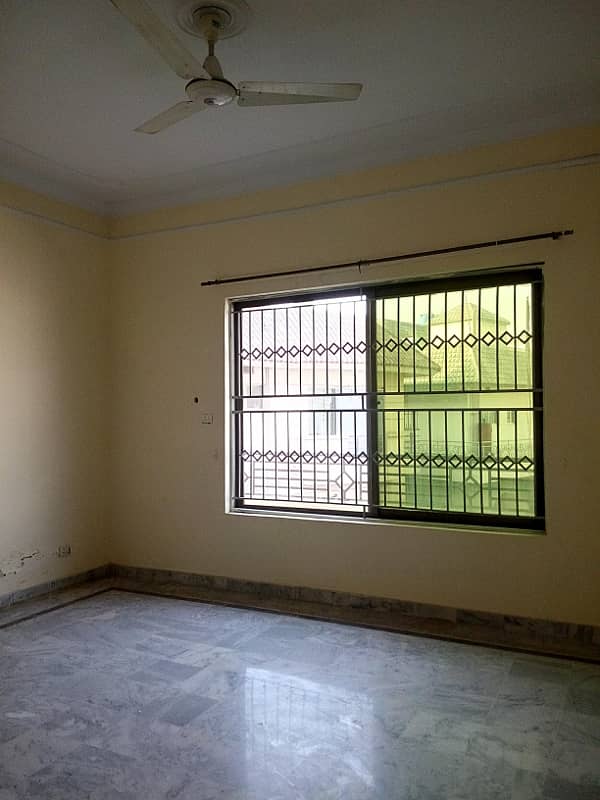 G11 40X80 Upper Portion For Rent 3 bed 3 bath marble flooring near park 8