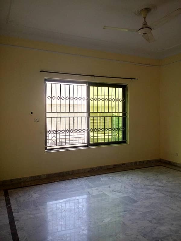 G11 40X80 Upper Portion For Rent 3 bed 3 bath marble flooring near park 10