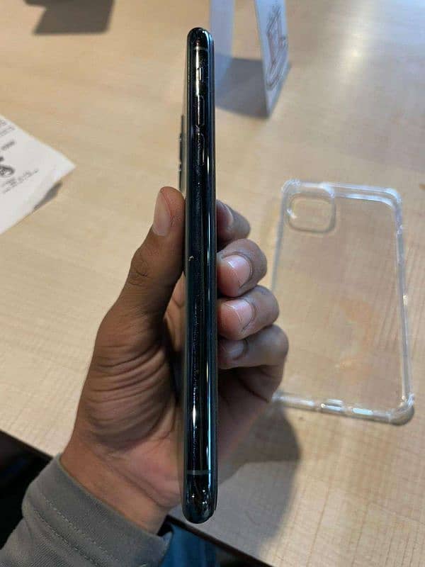 iPhone 11 pro Max 64 GB non PTA sim work karegi 2 month 5