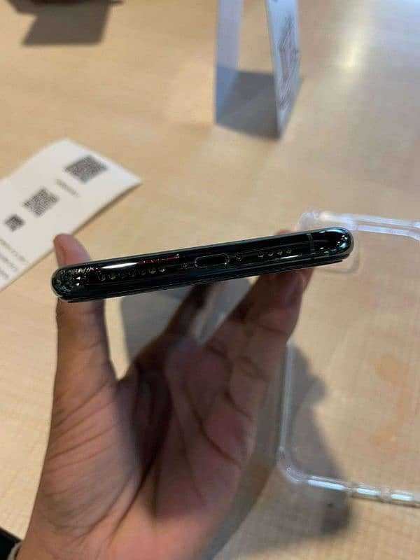 iPhone 11 pro Max 64 GB non PTA sim work karegi 2 month 12