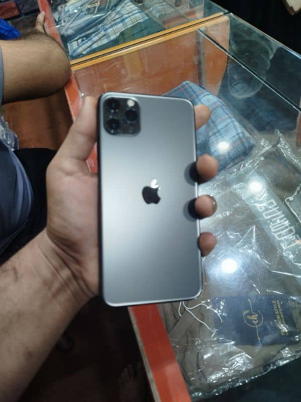 iPhone 11 Pro Max 1