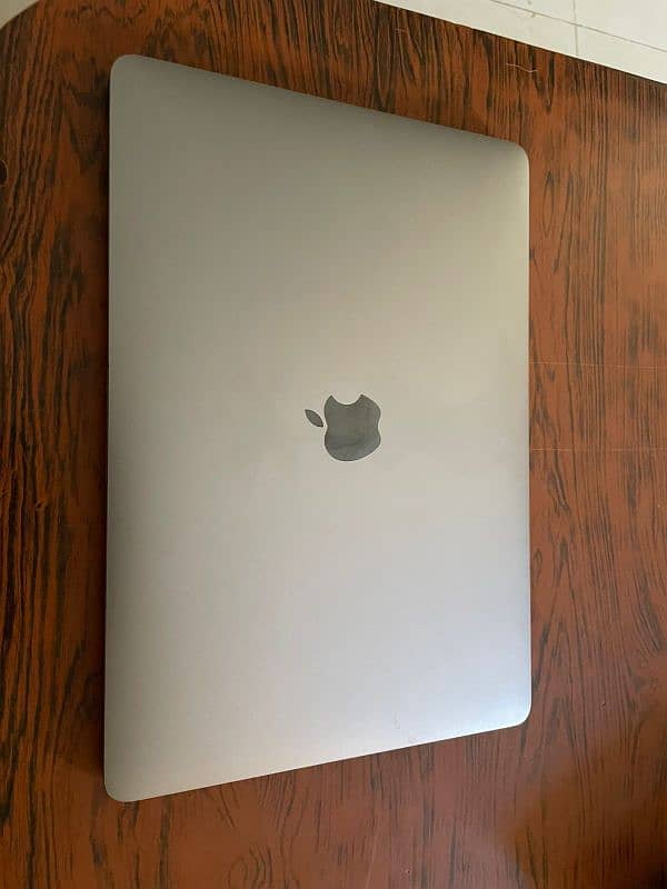 MacBook pro 13 inch 2019 with touchbar 16/256 2