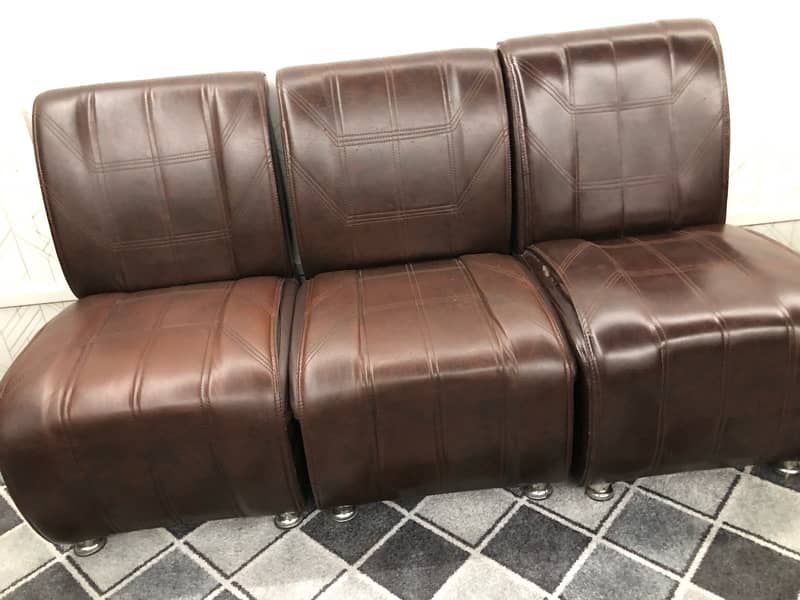 lader sofa like a new achi wooden ka kam hua ha 1