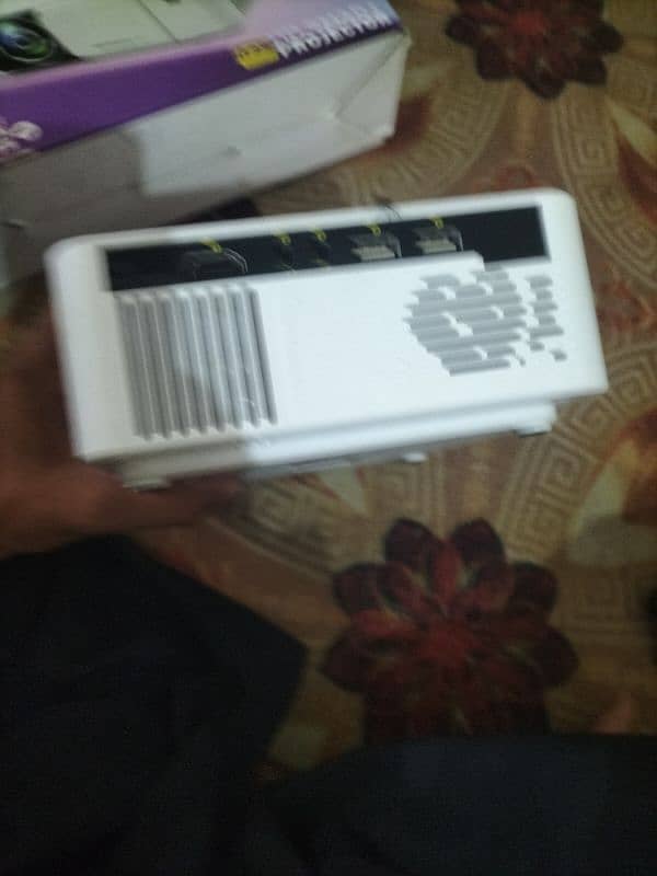 HD SMART PROJECTOR. 10 BY 10 Condition 3