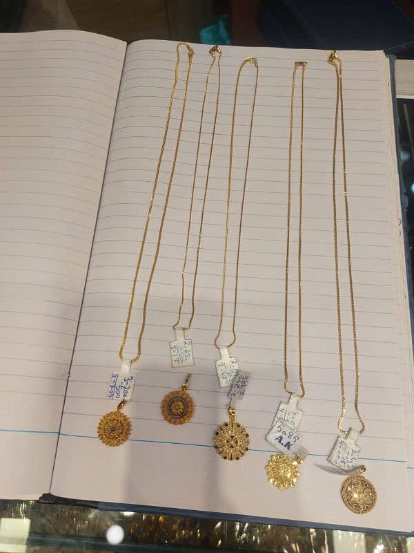 Gold/chain/locket/diamond/paltiuenm 1