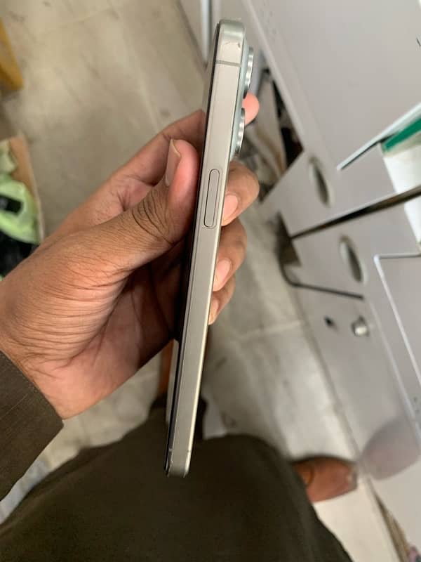 iPhone 15 pro max 256 gb Factory unlock health 95% saman box and phone 1