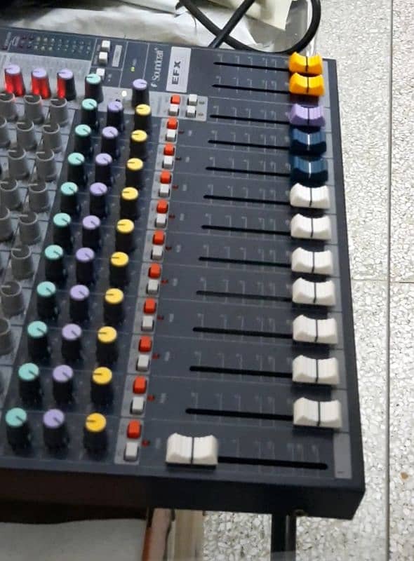 Soundcraft EFX 8 Mixer 3