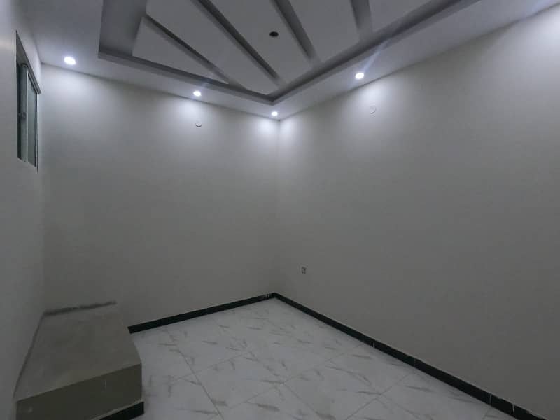 A Prime Location Flat Of 1300 Square Feet In Rs. 15000000 4