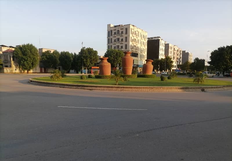 10 MARLA 100 FEET ROAD PLOT FOR SALE IN EE BLOCK BAHRIA TOWN LAHORE 6