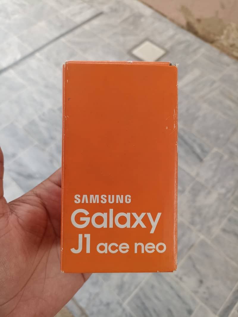 Samsung Galaxy J1 Ace Neo 8