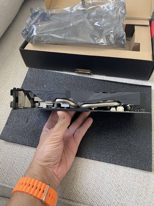 rx 6600.8gb new used just 3 months 128 bit 6