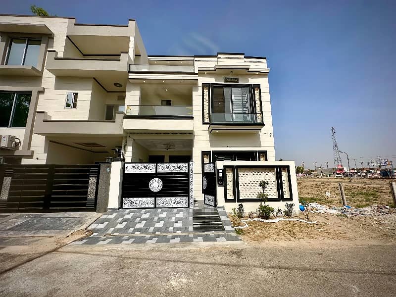 Central Park AA Block 5 Marla Most Beautiful Modern Design House Available For Sale Prime Location Near Tooo Park And Masjid. . 2