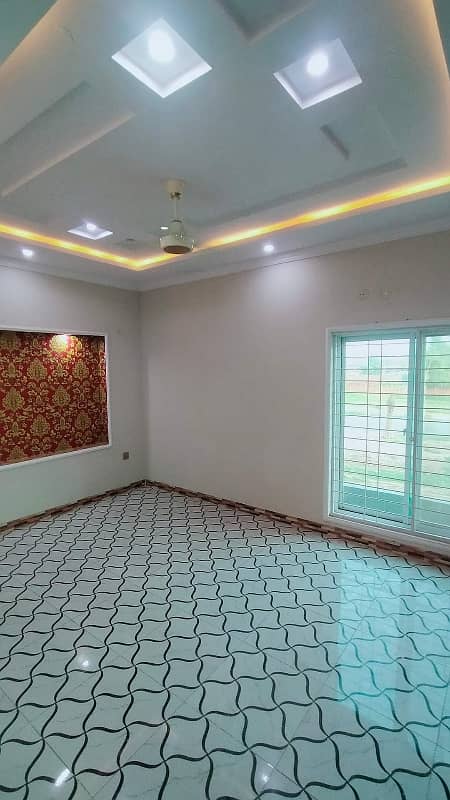 Central park AA block 5 Marla most likely house available for sale near tooo park ferozpur road. . 8