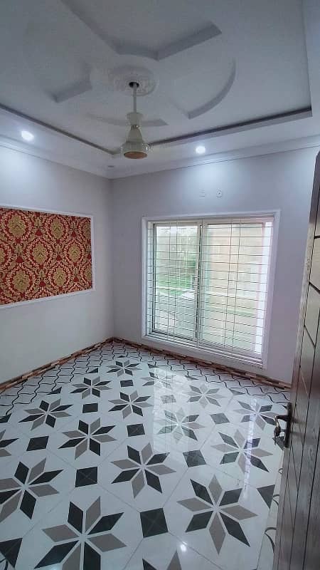 Central park AA block 5 Marla most likely house available for sale near tooo park ferozpur road. . 9