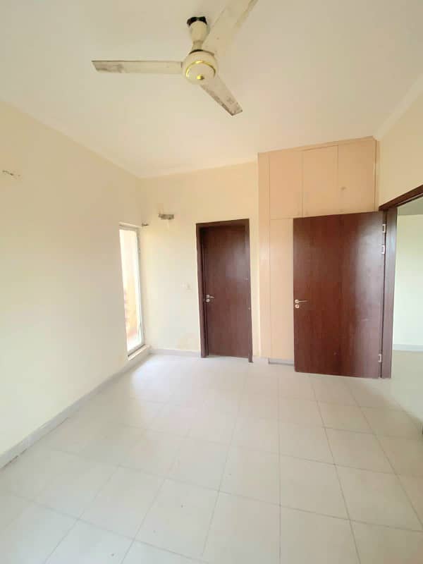 950 square ft 2 bedroom apartment Available for Rent 7