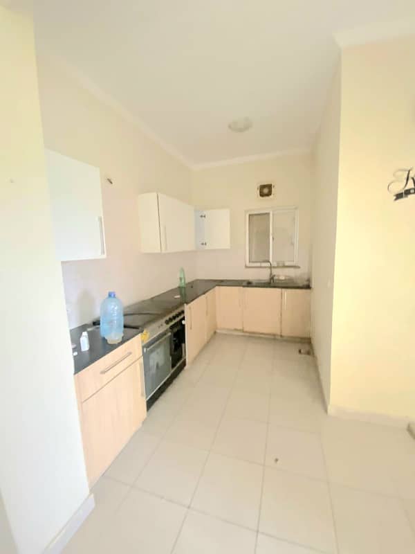 950 square ft 2 bedroom apartment Available for Rent 12