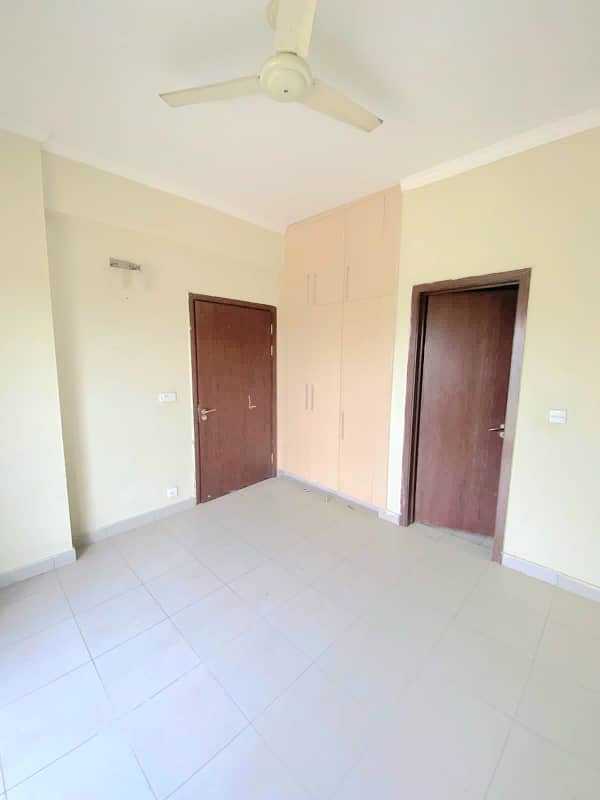 2250 square ft 3 bedroom apartment Available for Rent 30