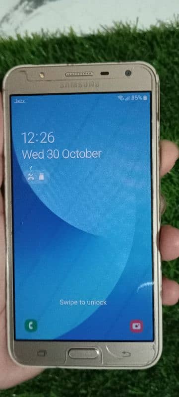 urgent for sale Samsung galaxy j7 core 5