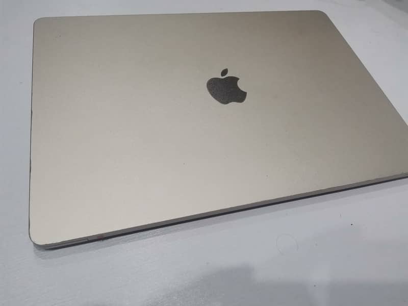 Macbook Air Starlight 15 Inch M2 8GB RAM 256GB 0