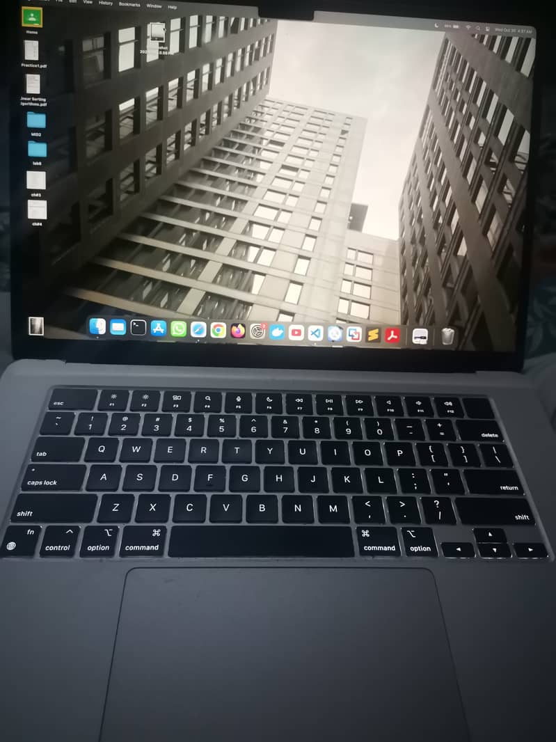 Macbook Air Starlight 15 Inch M2 8GB RAM 256GB 1