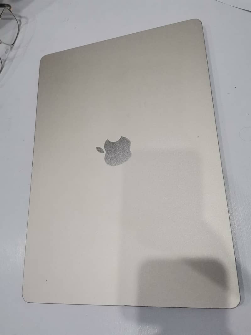 Macbook Air Starlight 15 Inch M2 8GB RAM 256GB 2