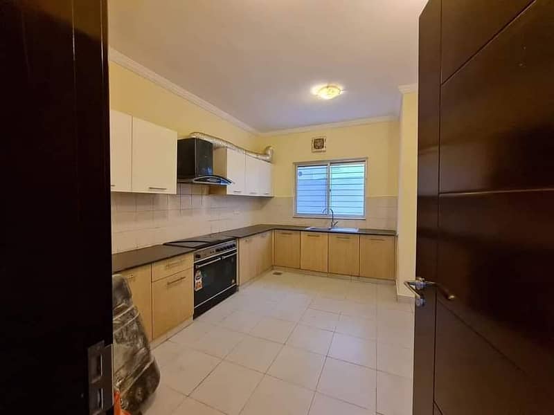 Precinct 10A Villa For Rent 14