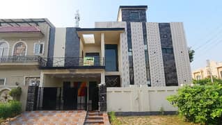 Corner 10 Marla House In Central Formanites Housing Scheme For Sale 0