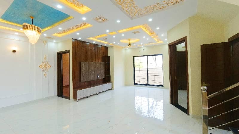 Corner 10 Marla House In Central Formanites Housing Scheme For Sale 6