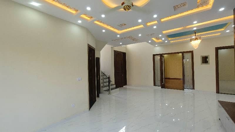 Corner 10 Marla House In Central Formanites Housing Scheme For Sale 7