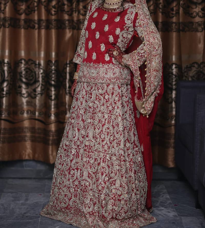 Bridal lehnga available for sale with  jwellery reasonable prices 1