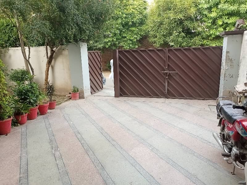 12 marla owner built house for sale in G1 block Johar town Lahore near Doctor hospital 0