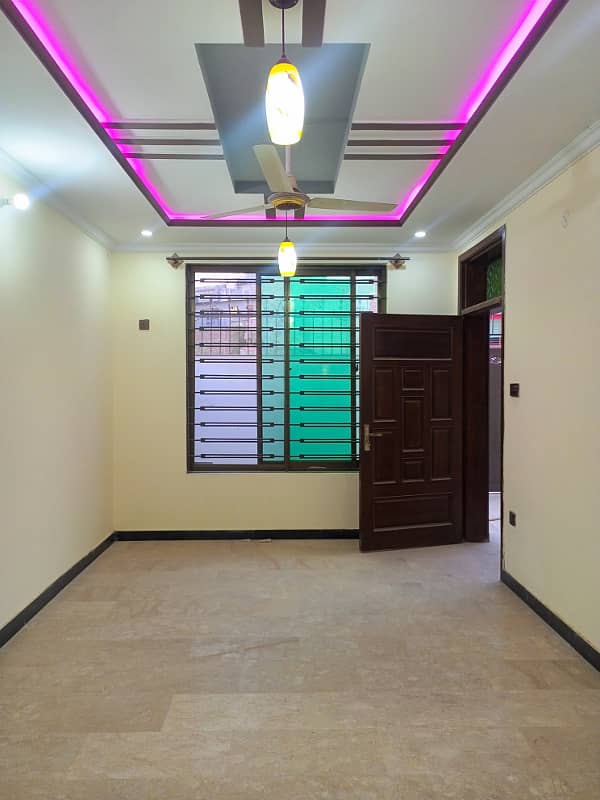 Upper portion house for rent. Location Usman block near haji gani street. 6