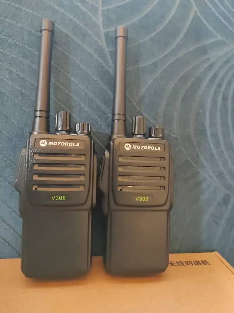 Motorola A8 Dual Band Walkie talkie (2Pcs) two way radios Mag1, 5Watt 8